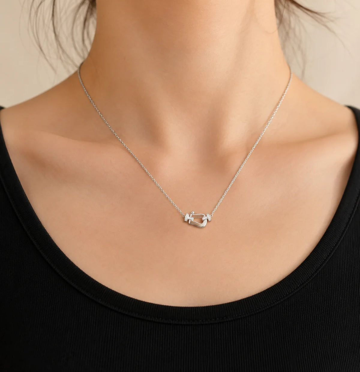 Women’s 925 Sterling Silver Sculptural Clasp Pendant Necklace – Platinum-Tone