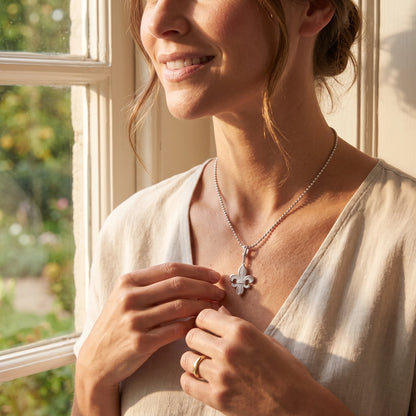 Fleur-de-Lis Pendant Necklace 925 Sterling Silver with Diamond-Set Detail